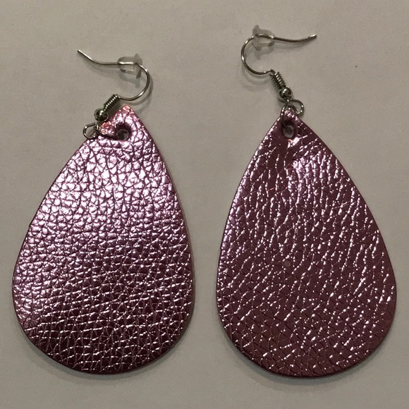 Jewelry - 🆕Metallic Pink Faux Leather Drop Earrings